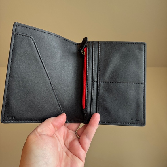 Fossil Passport book holder wallet. Black and White - Picture 2 of 6